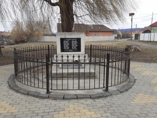 Rekonštrukcia pomníka padlých z obce Uzovská Panica